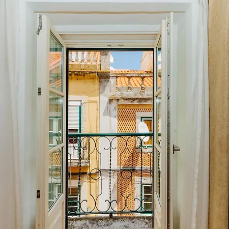 Rent4rest Bairro Alto Charming 1bd Apartment