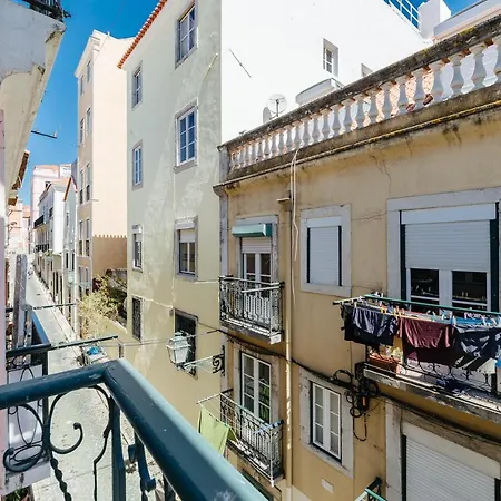 Rent4rest Bairro Alto Charming 1bd דירה