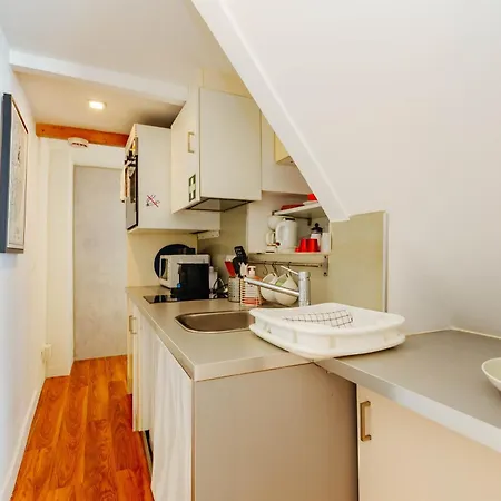 Rent4rest Bairro Alto Charming 1bd شقة