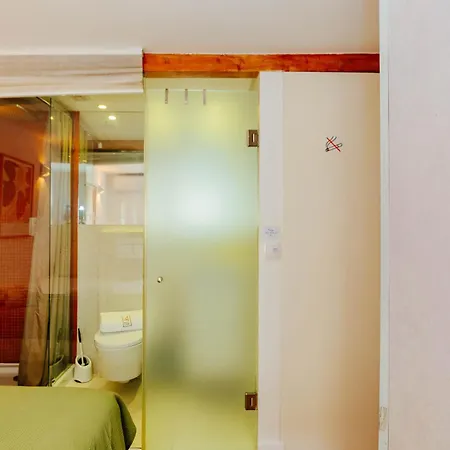 Rent4rest Bairro Alto Charming 1bd شقة