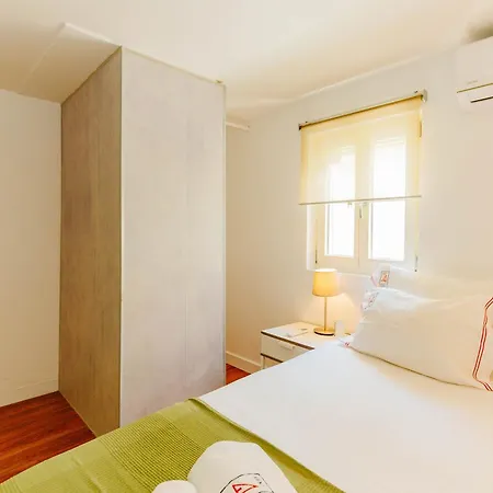 Rent4rest Bairro Alto Charming 1bd *
